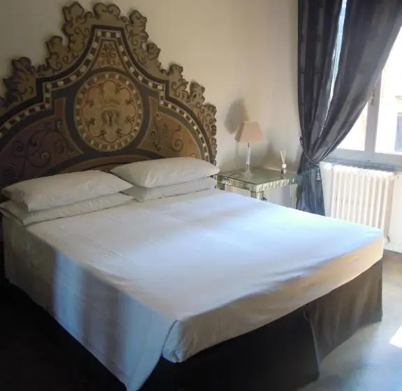 سوئیت جونیور با چشمانداز باغ, La Residenza 818