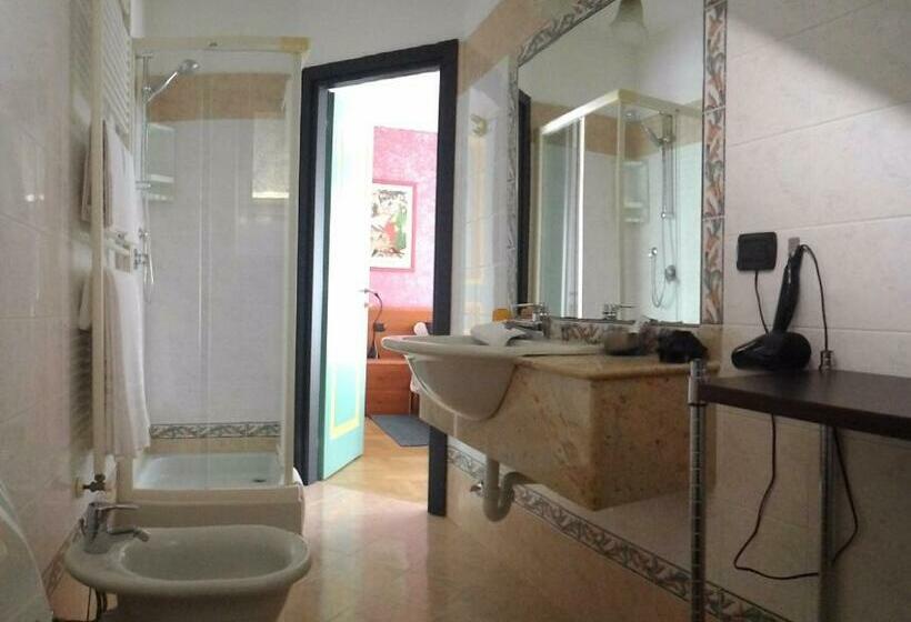 غرفة قياسية سرير كينج, Mini Hotel Wine & Dreams