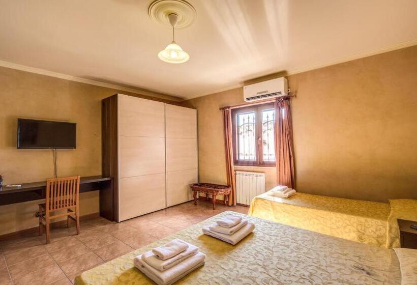 اتاق لوکس, Villa Gengi