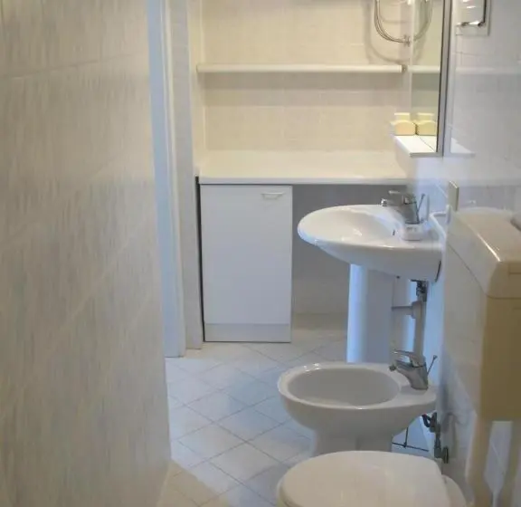 スタンダードスタジオ, Residence Le Mimose
