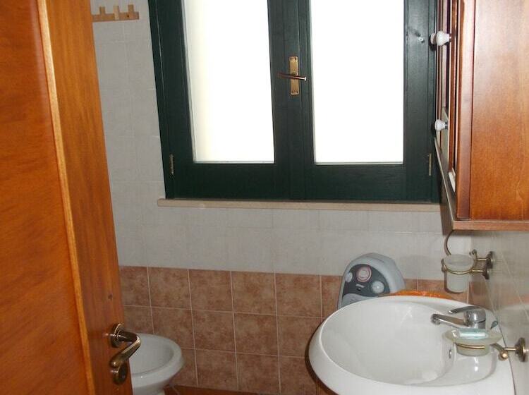 חדר סטנדרט לארבעה, Agriturismo Arangea