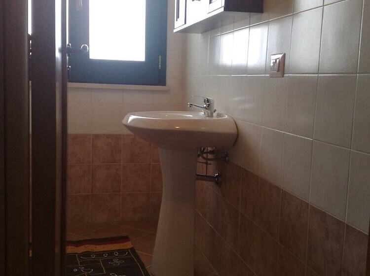 חדר סטנדרט לשלושה, Agriturismo Arangea