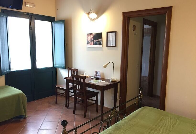 חדר סטנדרט לשלושה, Agriturismo Arangea