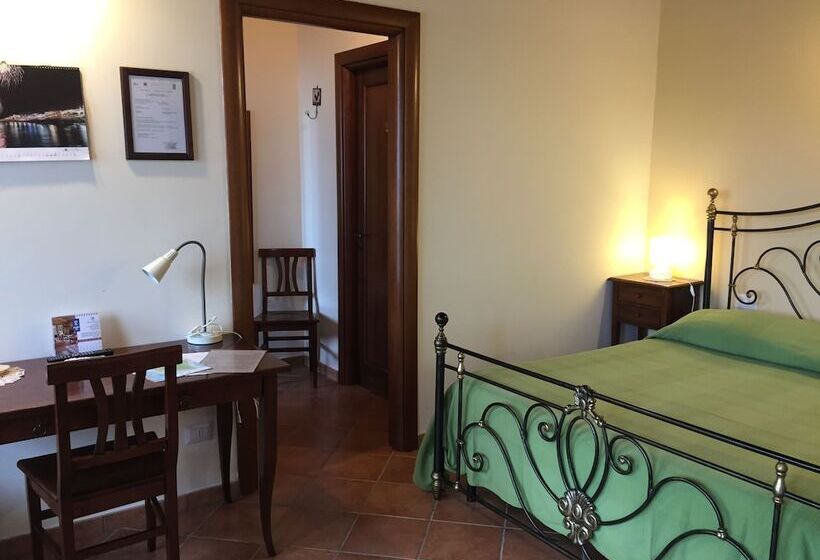 חדר סטנדרט לשלושה, Agriturismo Arangea