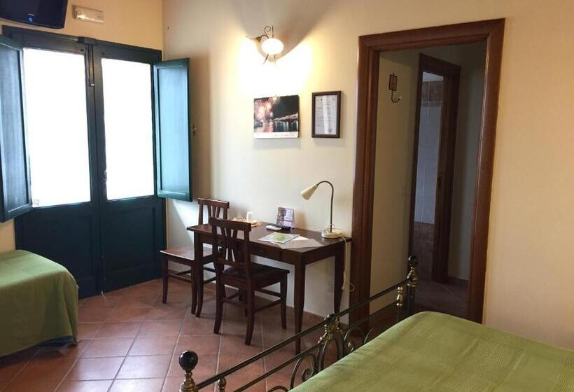 חדר סטנדרט לשלושה, Agriturismo Arangea