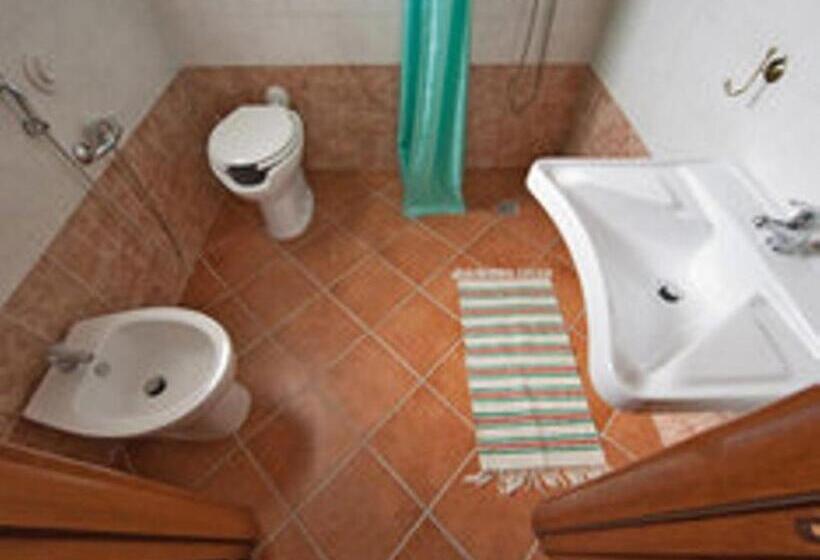 חדר סטנדרט לארבעה, Agriturismo Arangea