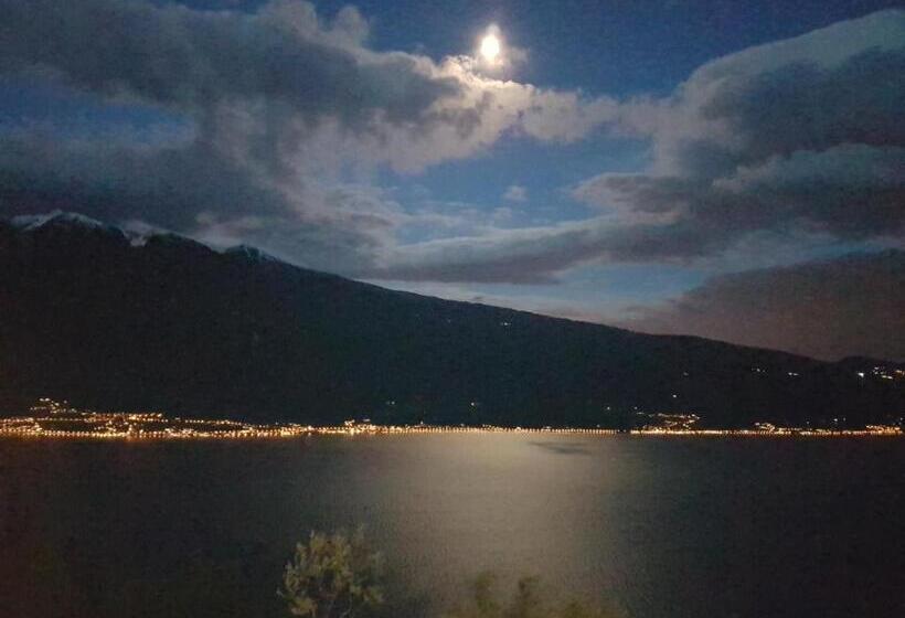 2 Bedrooms Apartment Lake View, Residence Erika