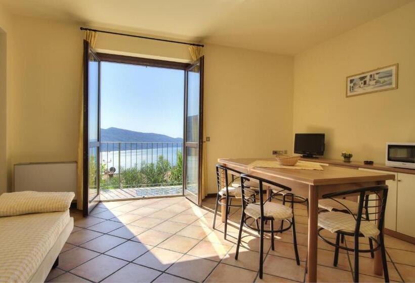 2 Bedrooms Apartment Lake View, Residence Erika