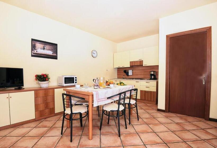 2 Bedrooms Apartment Lake View, Residence Erika