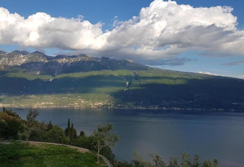 2 Bedrooms Apartment Lake View, Residence Erika