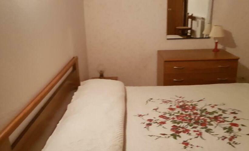 ２ベッドルームハウス, Mamma Teresa