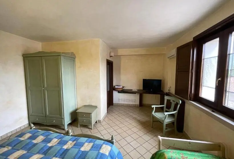 Standard Kolmen Hengen Huone, Agriturismo Il Pozzo