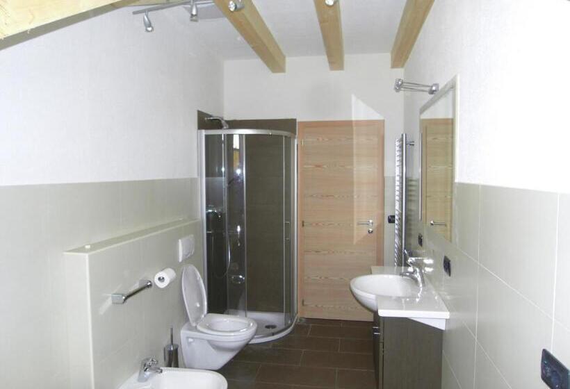 דירת שני חדרים, Jörglmoar