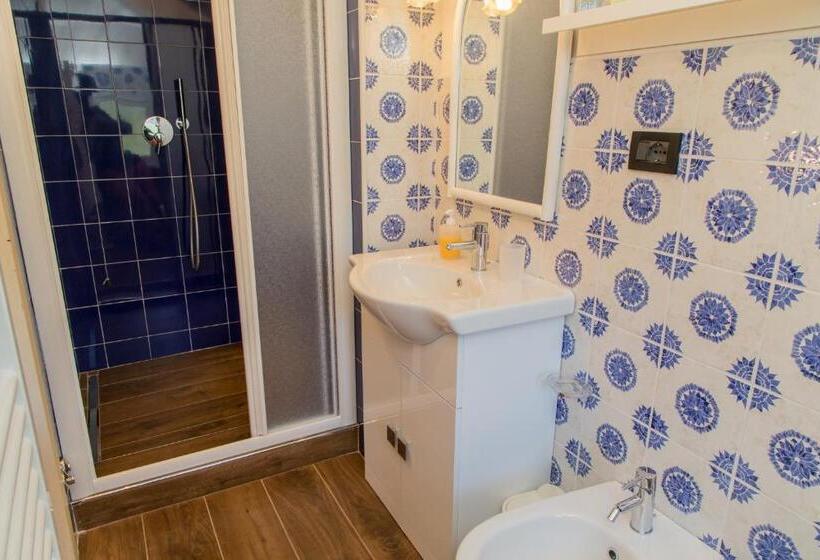 آپارتمان یک خوابه با دری مشترک که هال را جدا می کند., L' Amandola