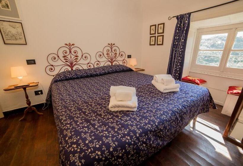 آپارتمان یک خوابه با دری مشترک که هال را جدا می کند., L' Amandola