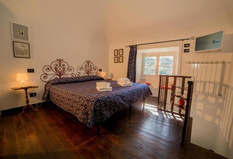 آپارتمان یک خوابه با دری مشترک که هال را جدا می کند., L' Amandola