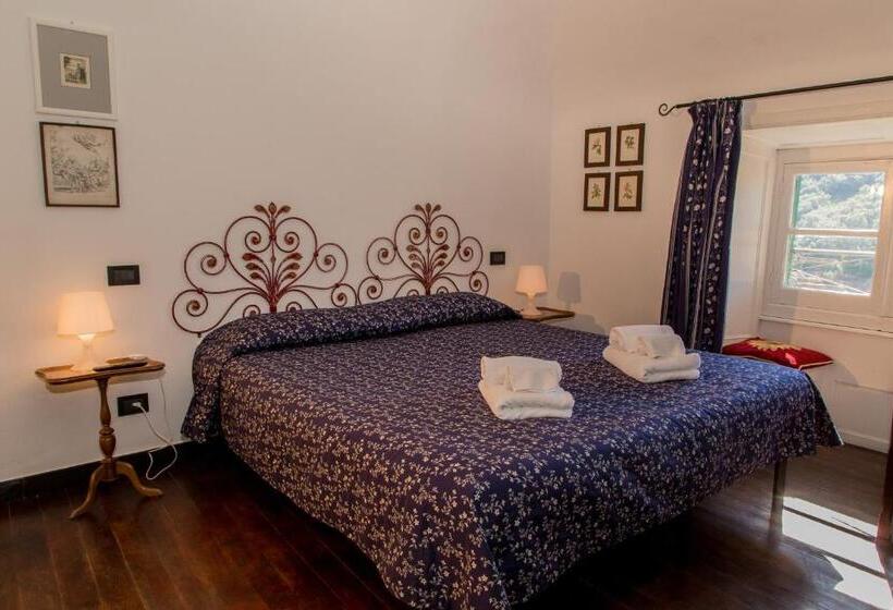 آپارتمان یک خوابه با دری مشترک که هال را جدا می کند., L' Amandola