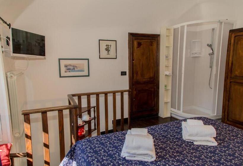 آپارتمان یک خوابه با دری مشترک که هال را جدا می کند., L' Amandola