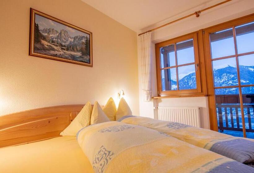 2 Bedroom Apartment with Views, Patztauhof