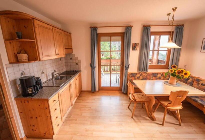 2 Bedroom Apartment with Views, Patztauhof