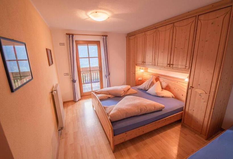 2 Bedroom Apartment with Views, Patztauhof