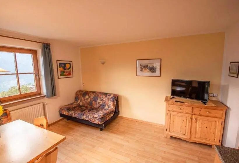 2 Bedroom Apartment with Views, Patztauhof
