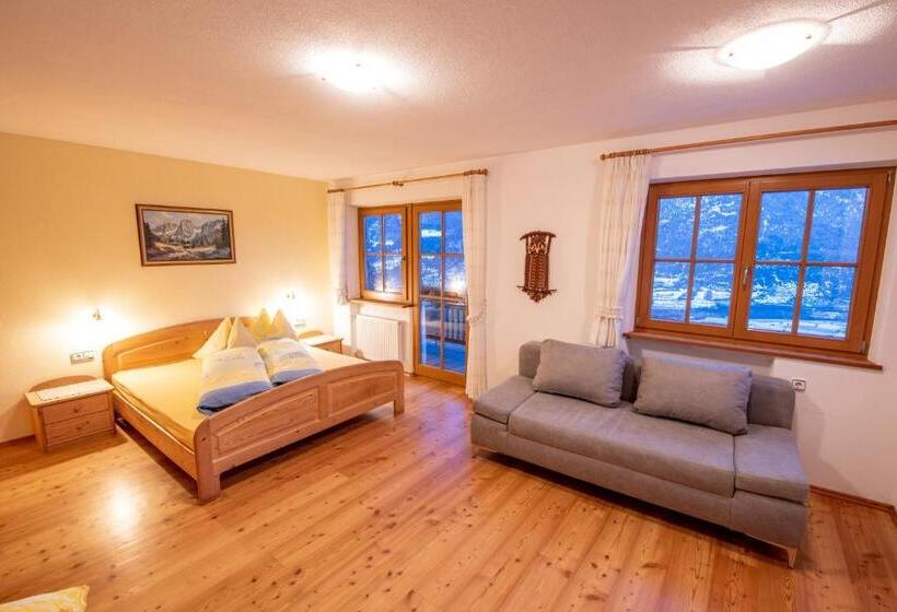 2 Bedroom Apartment with Views, Patztauhof