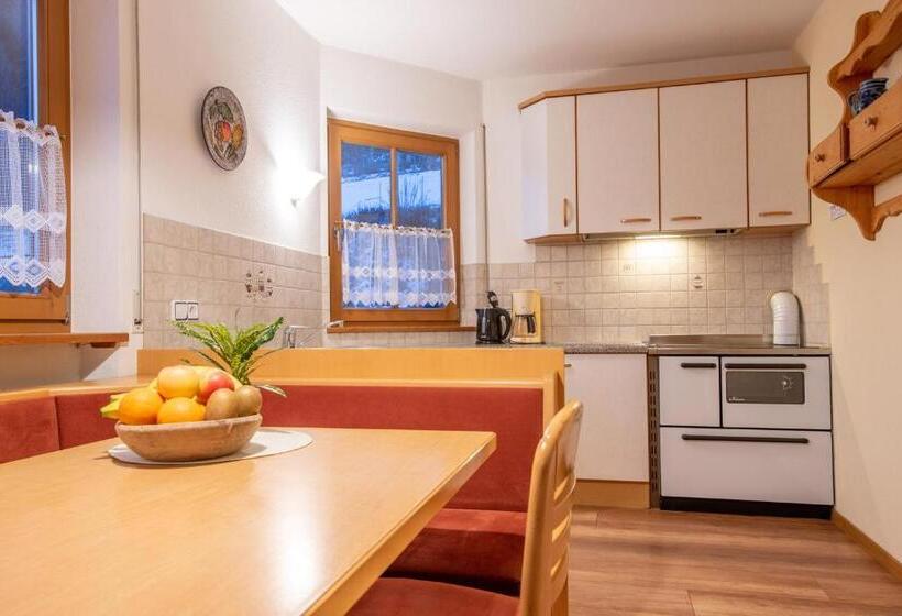 2 Bedroom Apartment with Views, Patztauhof