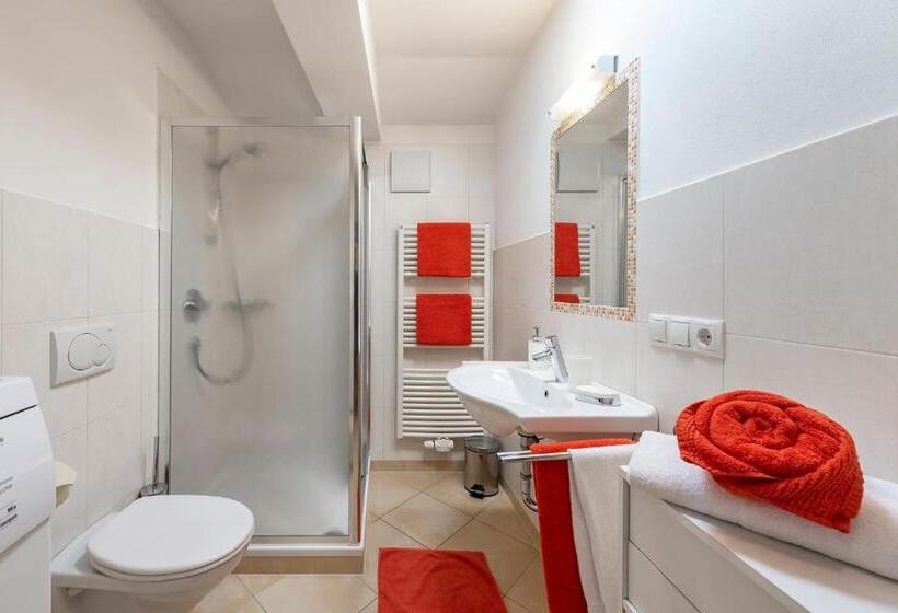 דירת שני חדרים, Sigmundhof