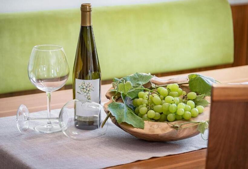 דירת שני חדרים, Sigmundhof