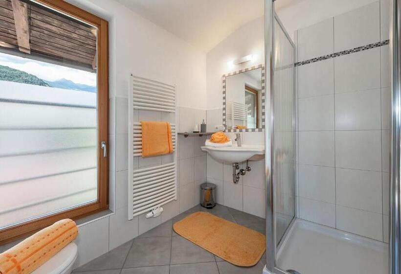 דירת שני חדרים, Sigmundhof