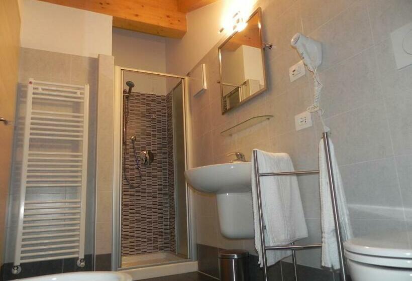 غرفة قياسية, Sole Levante