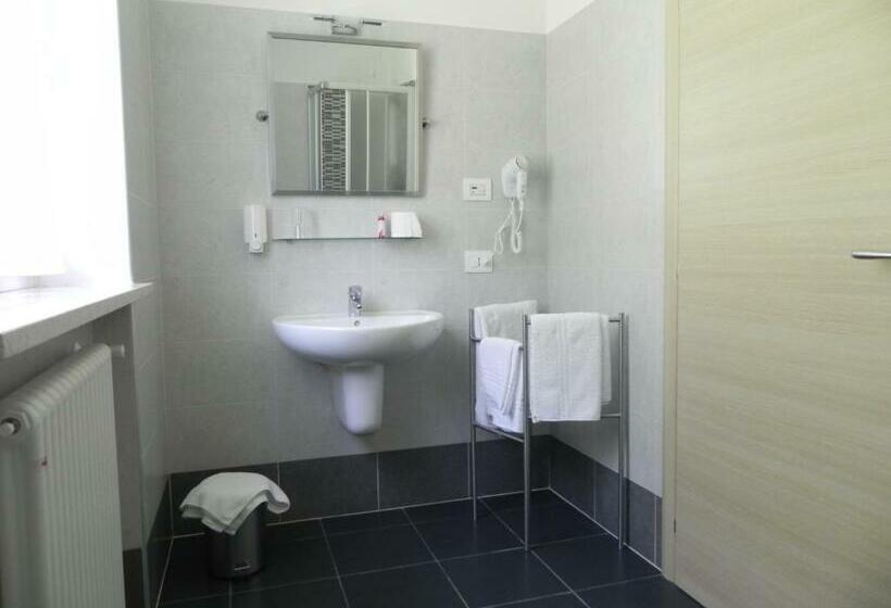 غرفة أساسية, Sole Levante