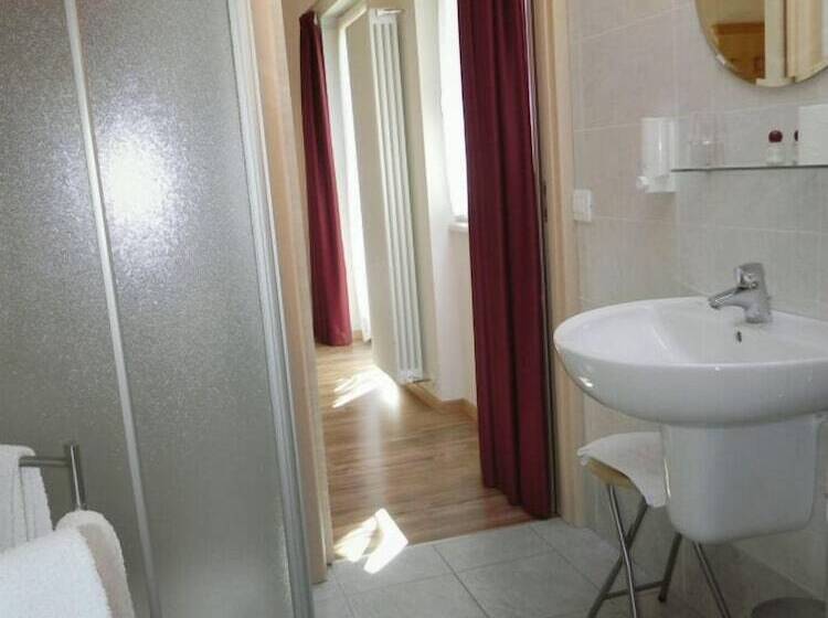 غرفة قياسية, Sole Levante