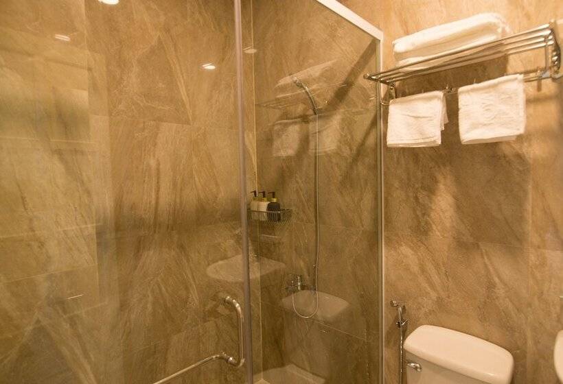 Camera Standard, Royal