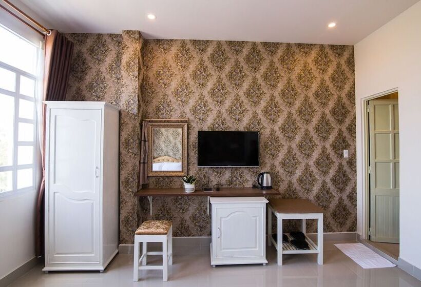 Camera Standard, Royal