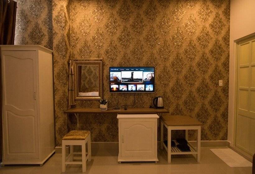 Camera Standard, Royal