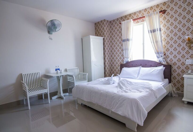 Camera Standard, Royal