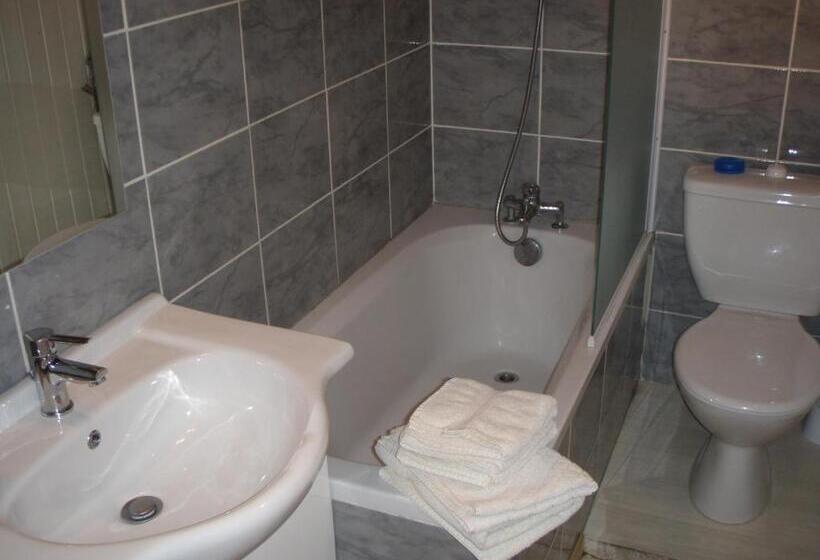 غرفة قياسية رباعية حمام مشترك, Le Perce Neige D'alicia