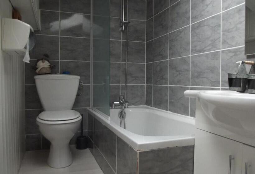 غرفة عائلية, Le Perce Neige D'alicia