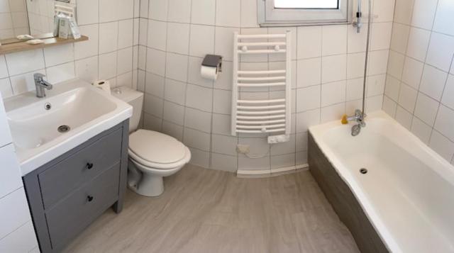 غرفة عائلية, Bord A Bord