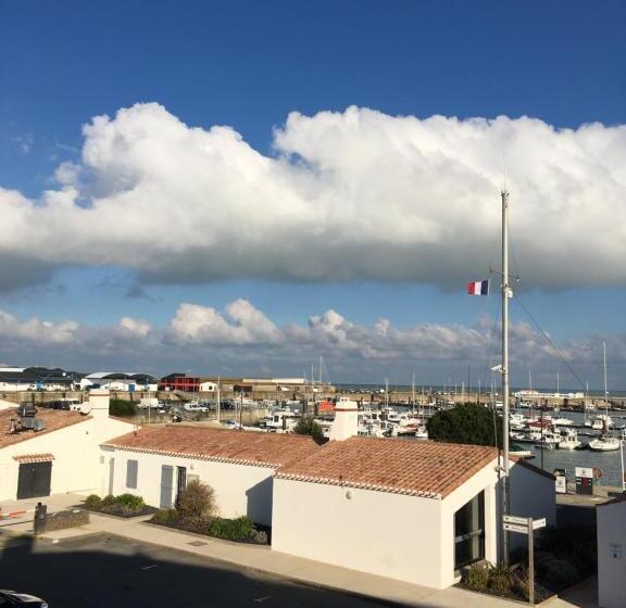 غرفة قياسية مطلّة علي البحر, Bord A Bord