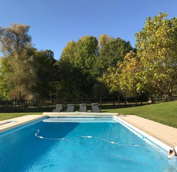 جناح مطلّ علي الحديقة, La Maison D Inès And Ugolin & Spa