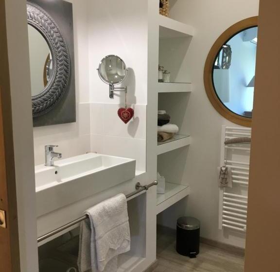 جناح مطلّ علي الحديقة, La Maison D Inès And Ugolin & Spa