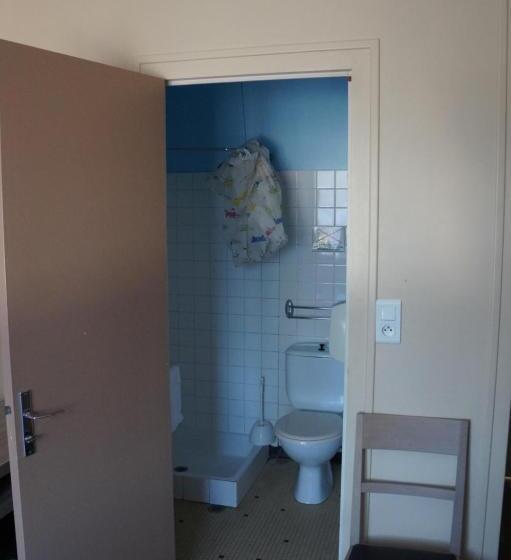 四人标准间, Pinede