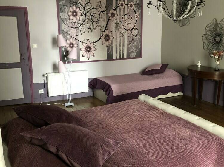 חדר סטנדרט לשלושה, Auberge Des Capucins