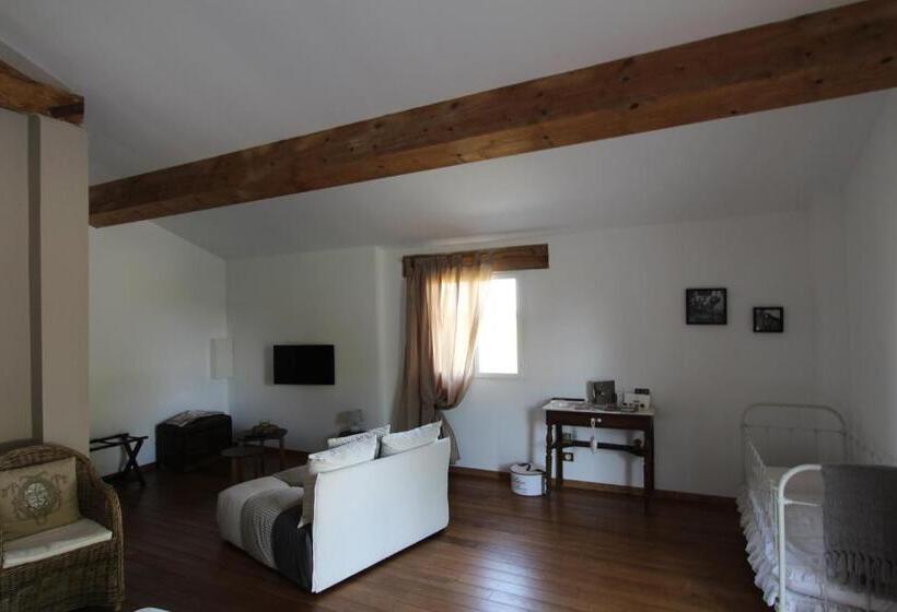 غرفة قياسية مزوَّدة بتراس, La Fréjade