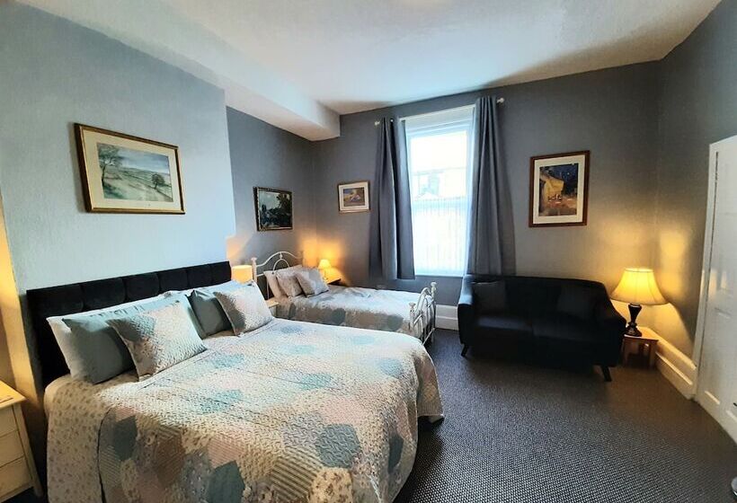 غرفة قياسية ثلاثية, Rosemead Guest House