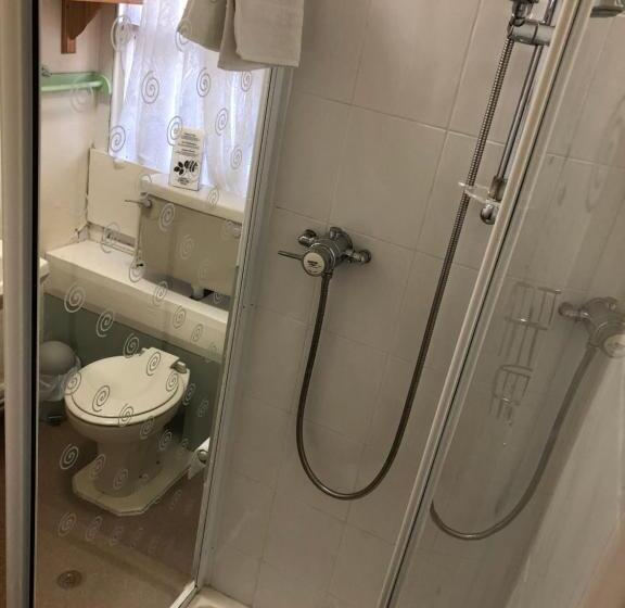 غرفة قياسية, The Sandpiper