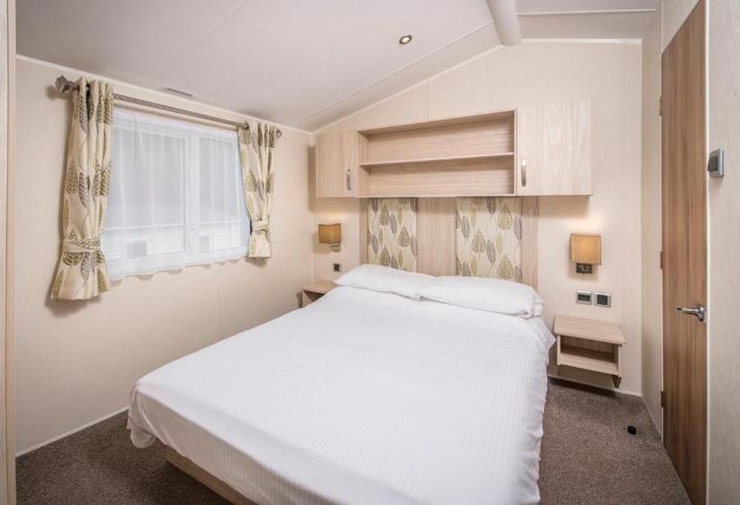 Апартаменты 3 Спальни, Trelawne Manor Holiday Park